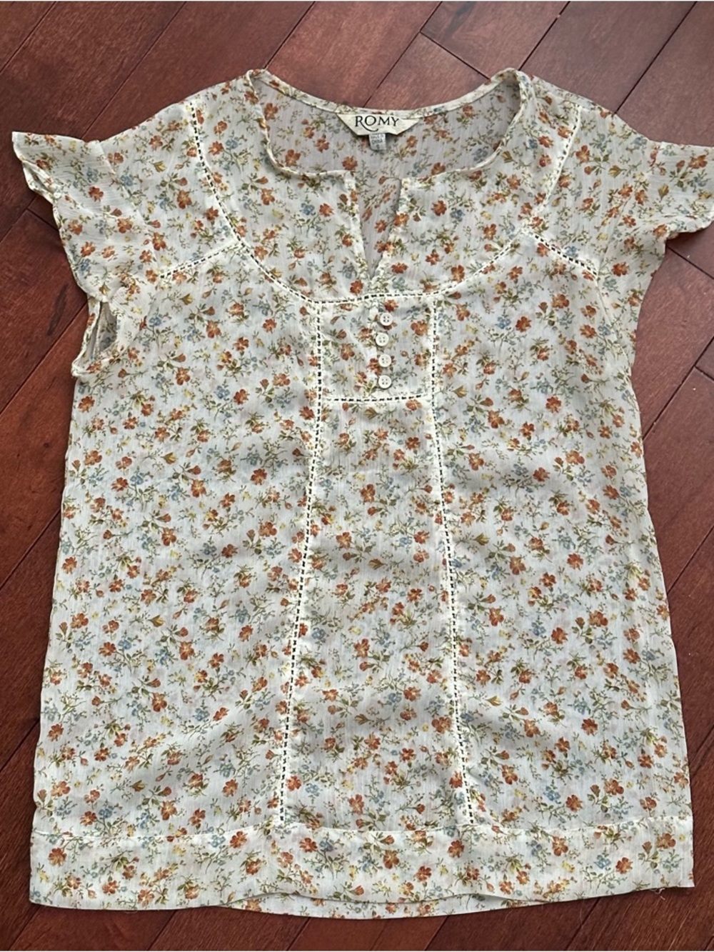 Romy Cream Floral Lace-Trim Blouse with button details - Picture 7 of 10